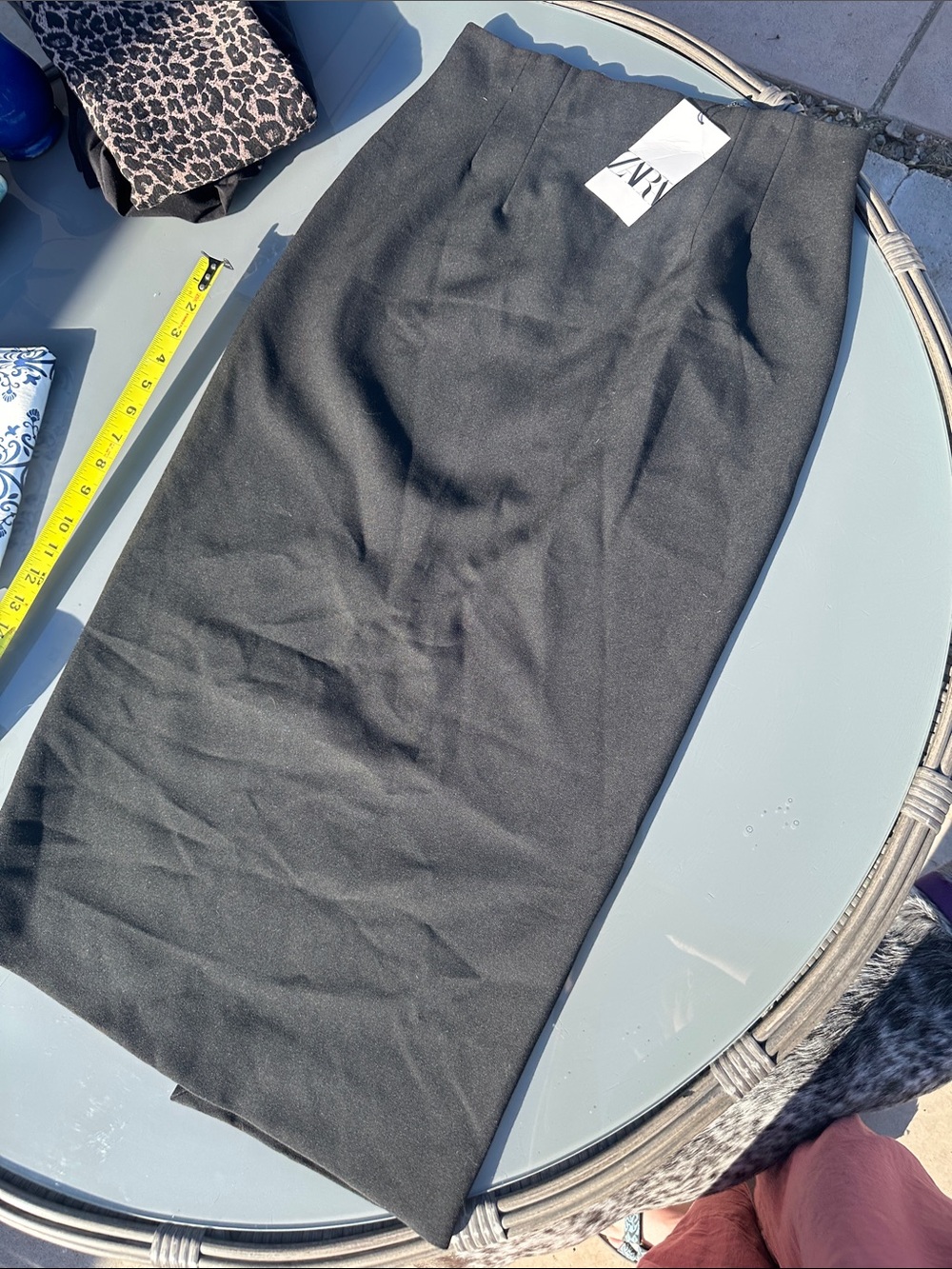 Zara NWTs black pencil skirt. Size Med